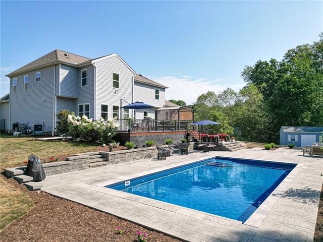 438 White Pine Ln, Economy, PA 15005