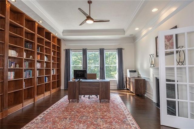 438 White Pine Ln, Economy, PA 15005