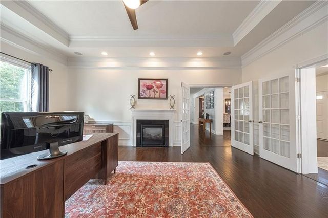 438 White Pine Ln, Economy, PA 15005