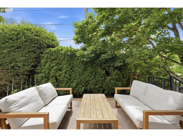 11020 Nw CRYSTAL CREEK Ln, Portland, OR 97229
