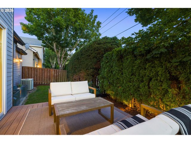 11020 Nw CRYSTAL CREEK Ln, Portland, OR 97229