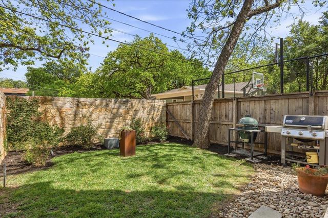 2207 Forest TRL A, Austin, TX 78703