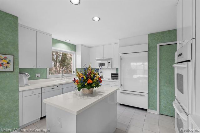 4974 Countryside Drive, West Bloomfield, MI 48323