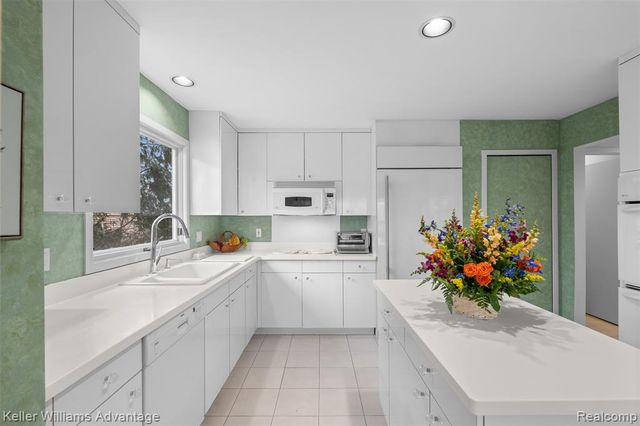 4974 Countryside Drive, West Bloomfield, MI 48323