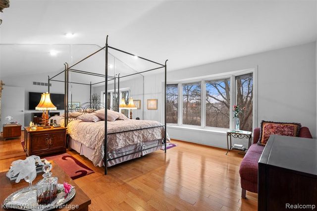 4974 Countryside Drive, West Bloomfield, MI 48323