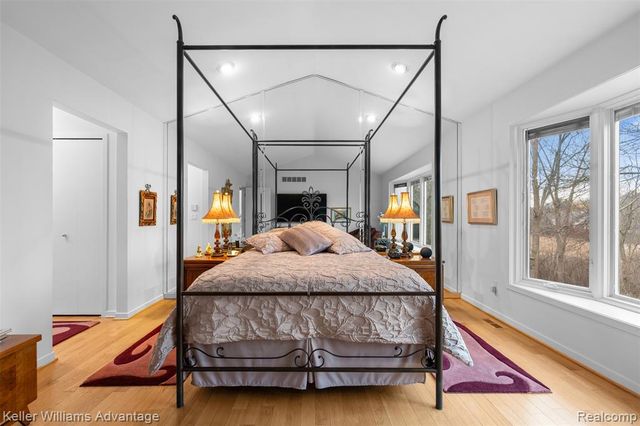 4974 Countryside Drive, West Bloomfield, MI 48323