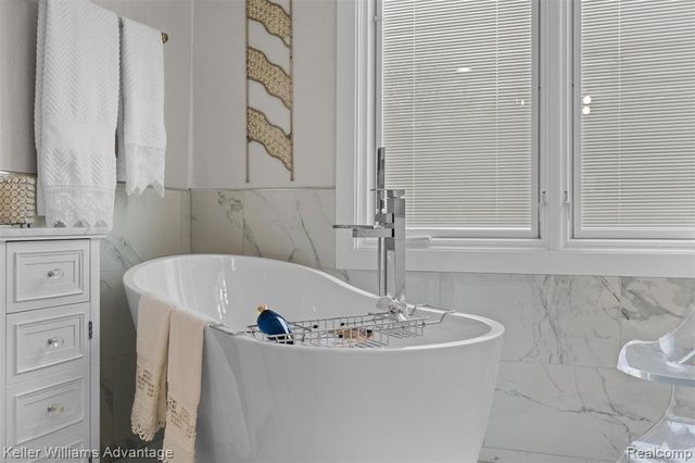 4974 Countryside Drive, West Bloomfield, MI 48323