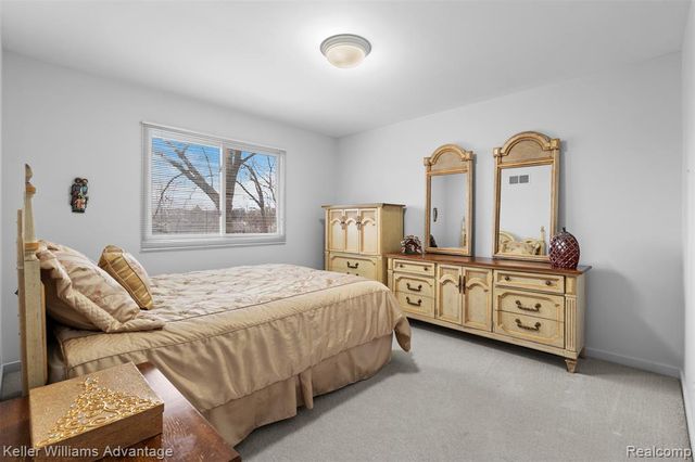 4974 Countryside Drive, West Bloomfield, MI 48323