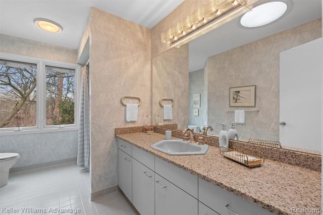 4974 Countryside Drive, West Bloomfield, MI 48323