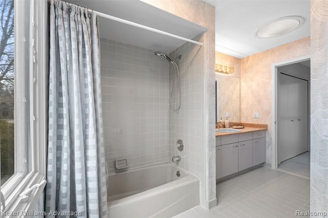 4974 Countryside Drive, West Bloomfield, MI 48323