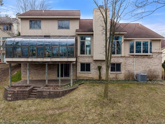 4974 Countryside Drive, West Bloomfield, MI 48323