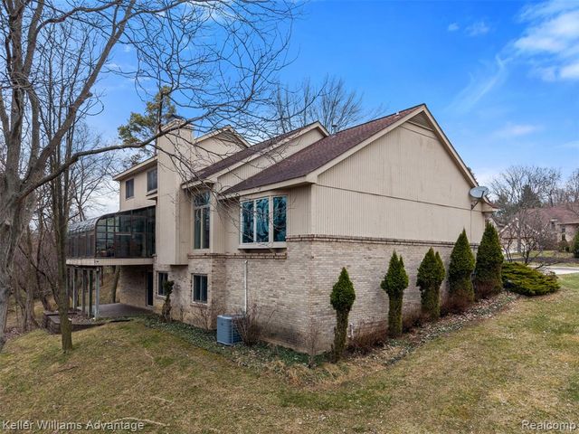 4974 Countryside Drive, West Bloomfield, MI 48323