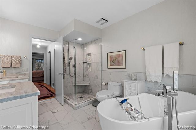 4974 Countryside Drive, West Bloomfield, MI 48323