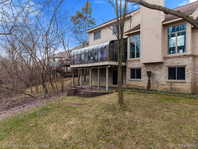 4974 Countryside Drive, West Bloomfield, MI 48323