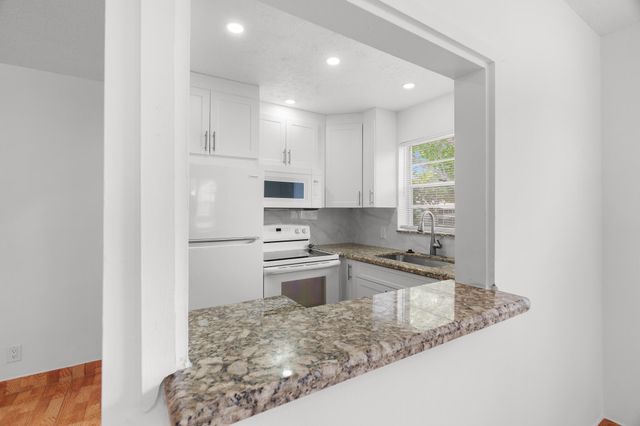 346 Windsor O, West Palm Beach, FL 33417