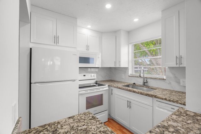 346 Windsor O, West Palm Beach, FL 33417