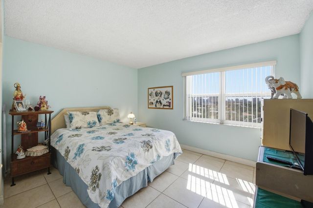401 Golden Isles Drive 1009, Hallandale Beach, FL 33009