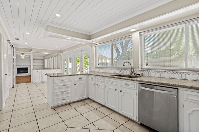 805 Chevy Chase Circle, Sugar Land, TX 77478