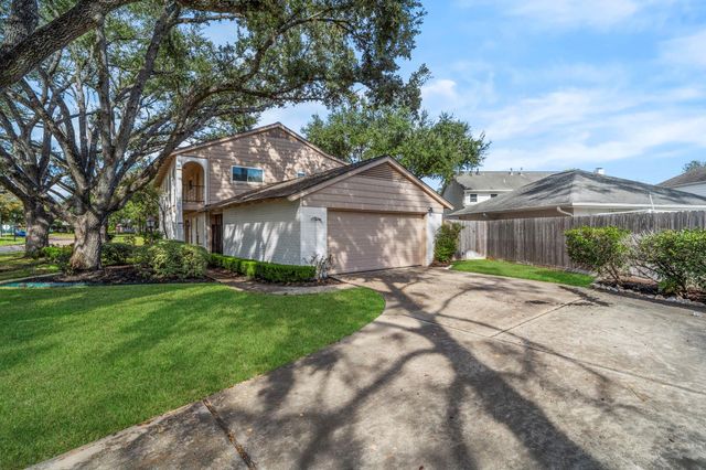 805 Chevy Chase Circle, Sugar Land, TX 77478