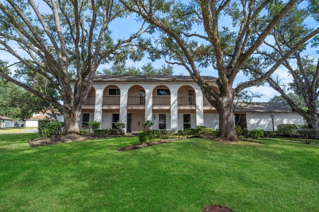 805 Chevy Chase Circle, Sugar Land, TX 77478