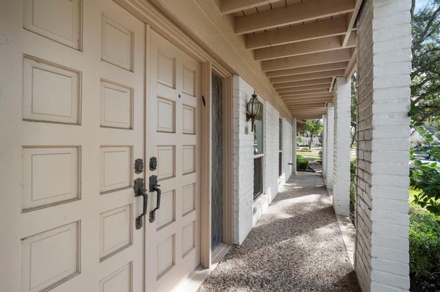 805 Chevy Chase Circle, Sugar Land, TX 77478