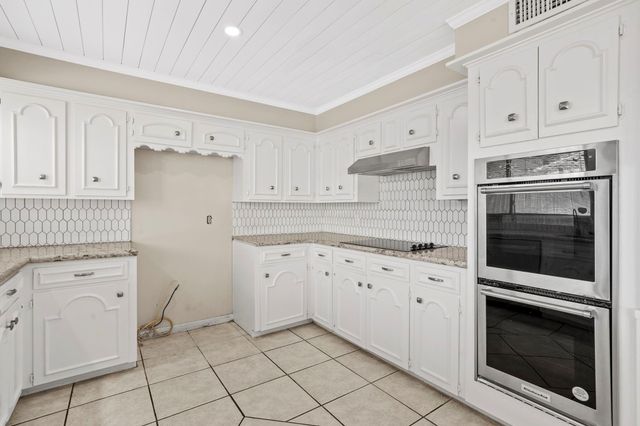 805 Chevy Chase Circle, Sugar Land, TX 77478