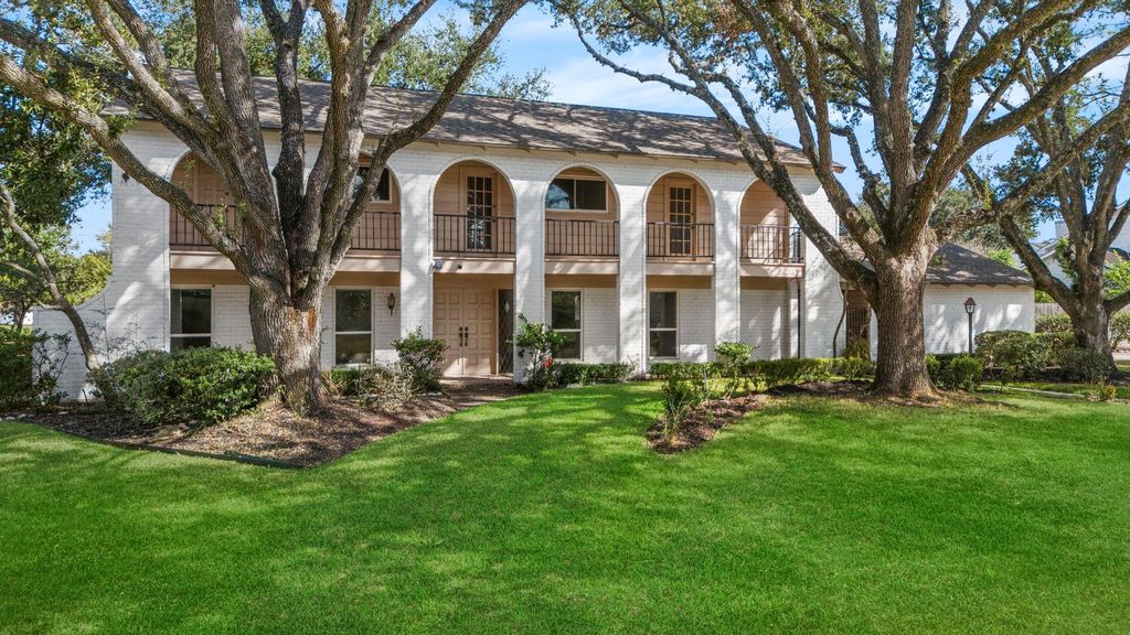 805 Chevy Chase Circle, Sugar Land, TX 77478