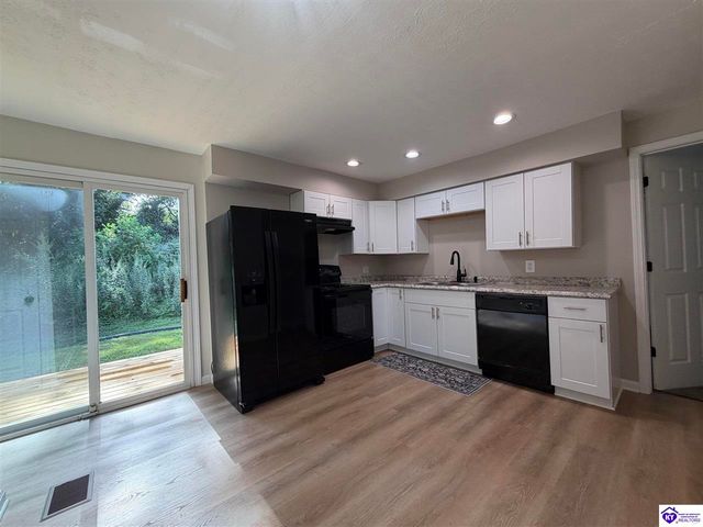 431 Cedarcrest Drive, Brandenburg, KY 40108