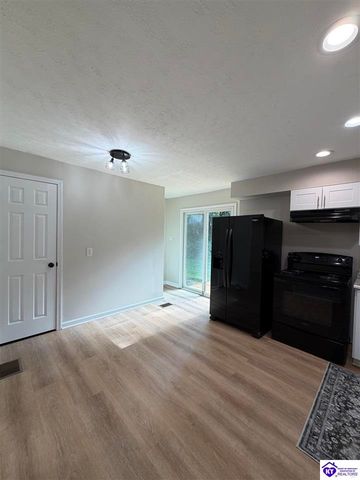 431 Cedarcrest Drive, Brandenburg, KY 40108