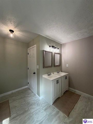 431 Cedarcrest Drive, Brandenburg, KY 40108