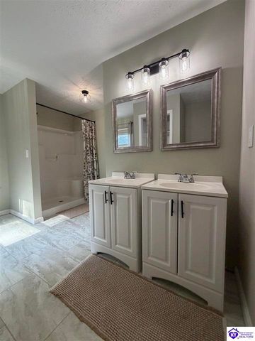 431 Cedarcrest Drive, Brandenburg, KY 40108