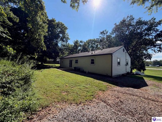 431 Cedarcrest Drive, Brandenburg, KY 40108