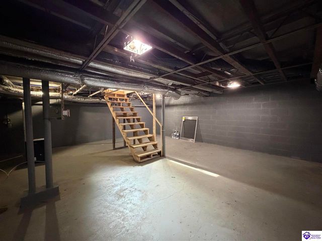 431 Cedarcrest Drive, Brandenburg, KY 40108