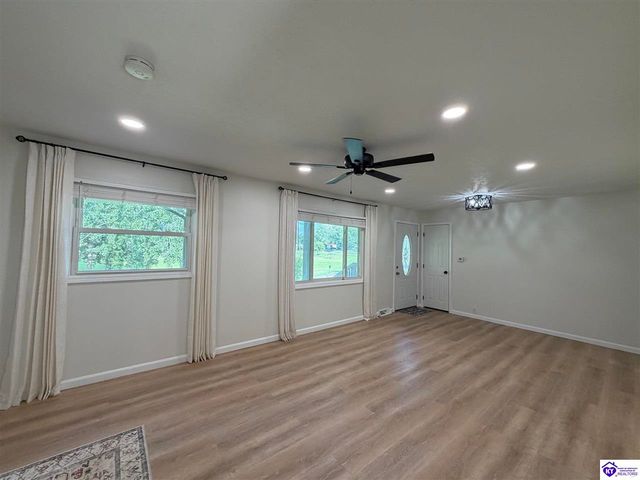 431 Cedarcrest Drive, Brandenburg, KY 40108