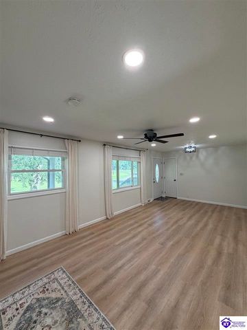 431 Cedarcrest Drive, Brandenburg, KY 40108