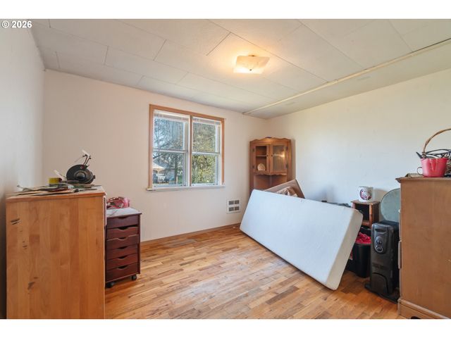 2064 GRANT St, Eugene, OR 97405