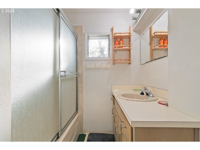 2064 GRANT St, Eugene, OR 97405