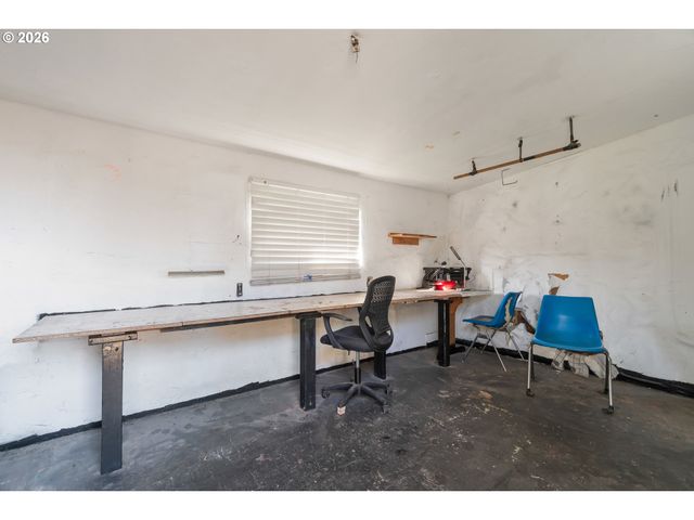 2064 GRANT St, Eugene, OR 97405