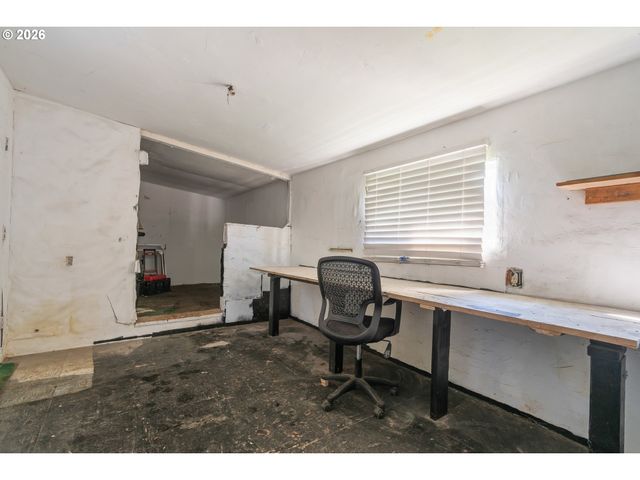 2064 GRANT St, Eugene, OR 97405