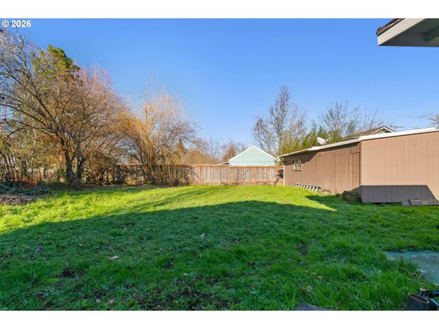 2064 GRANT St, Eugene, OR 97405