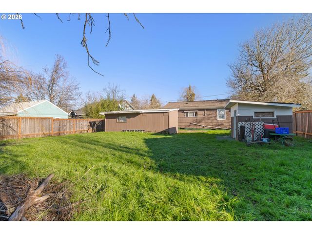 2064 GRANT St, Eugene, OR 97405