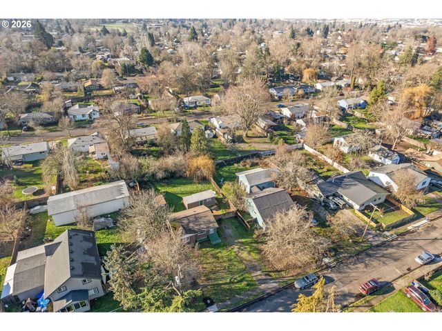 2064 GRANT St, Eugene, OR 97405