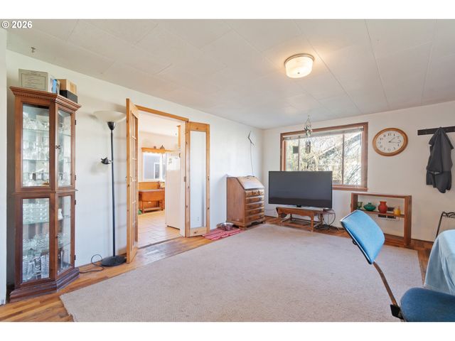 2064 GRANT St, Eugene, OR 97405