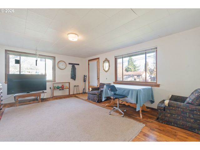 2064 GRANT St, Eugene, OR 97405