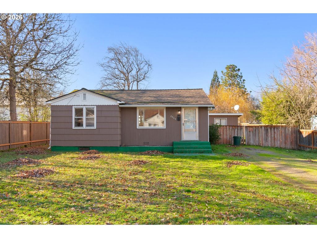 2064 GRANT St, Eugene, OR 97405