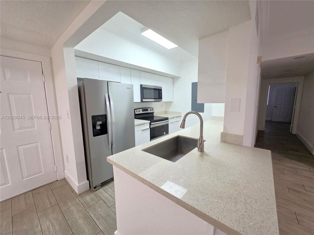 215 SW 117th Terrace 14101, Pembroke Pines, FL 33025