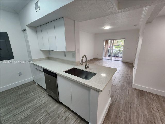 215 SW 117th Terrace 14101, Pembroke Pines, FL 33025