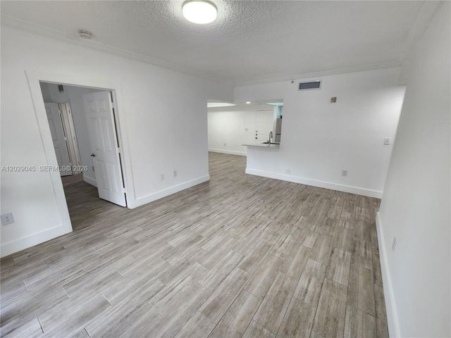 215 SW 117th Terrace 14101, Pembroke Pines, FL 33025