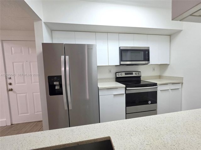 215 SW 117th Terrace 14101, Pembroke Pines, FL 33025