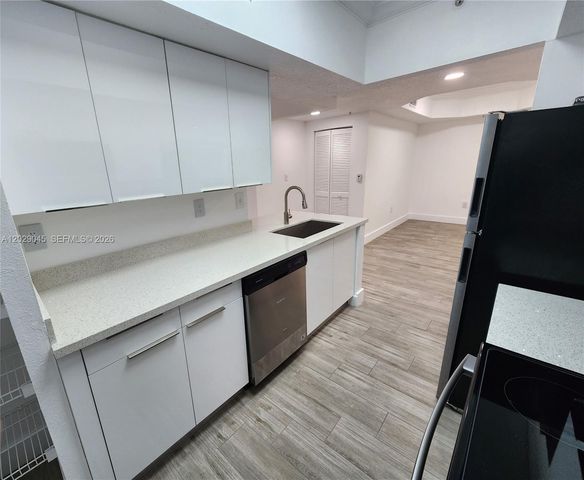 215 SW 117th Terrace 14101, Pembroke Pines, FL 33025